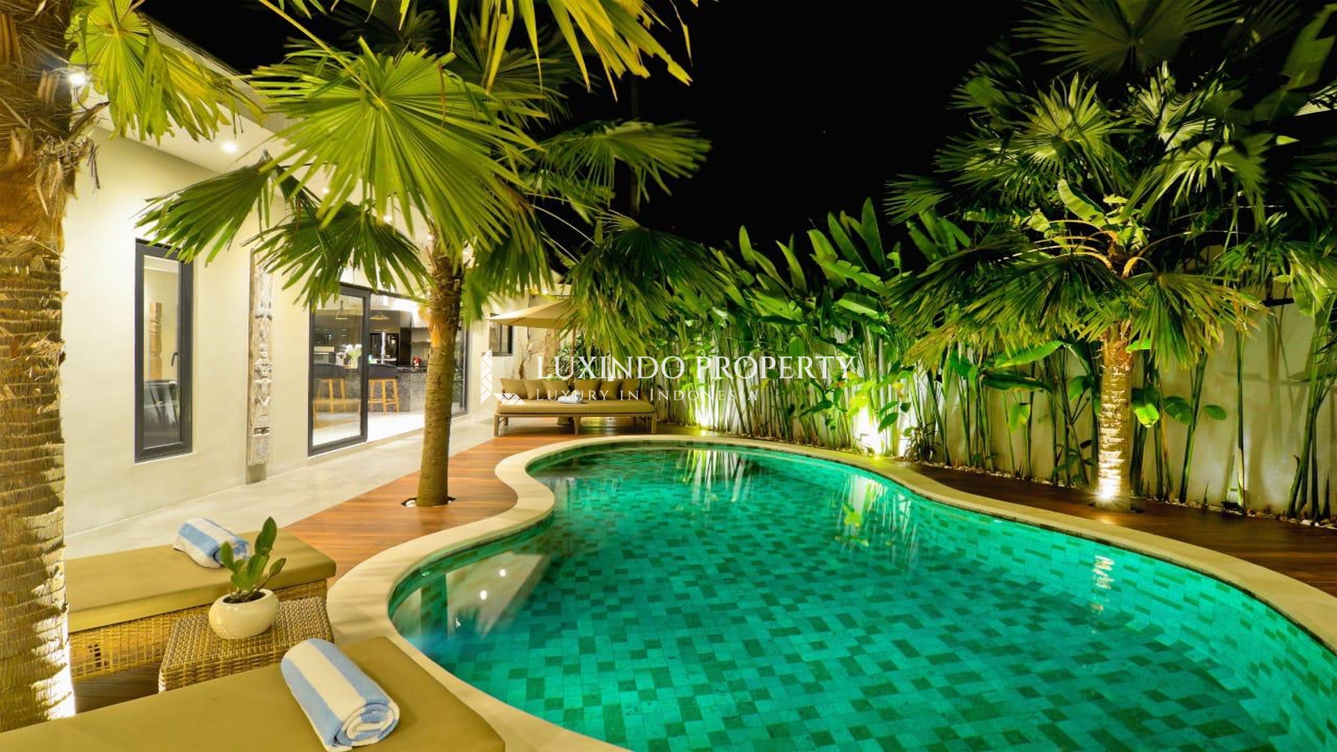 KEROBOKAN - CHIC MODERN VILLA IN BIDADARI FOR LEASE (LHV982)